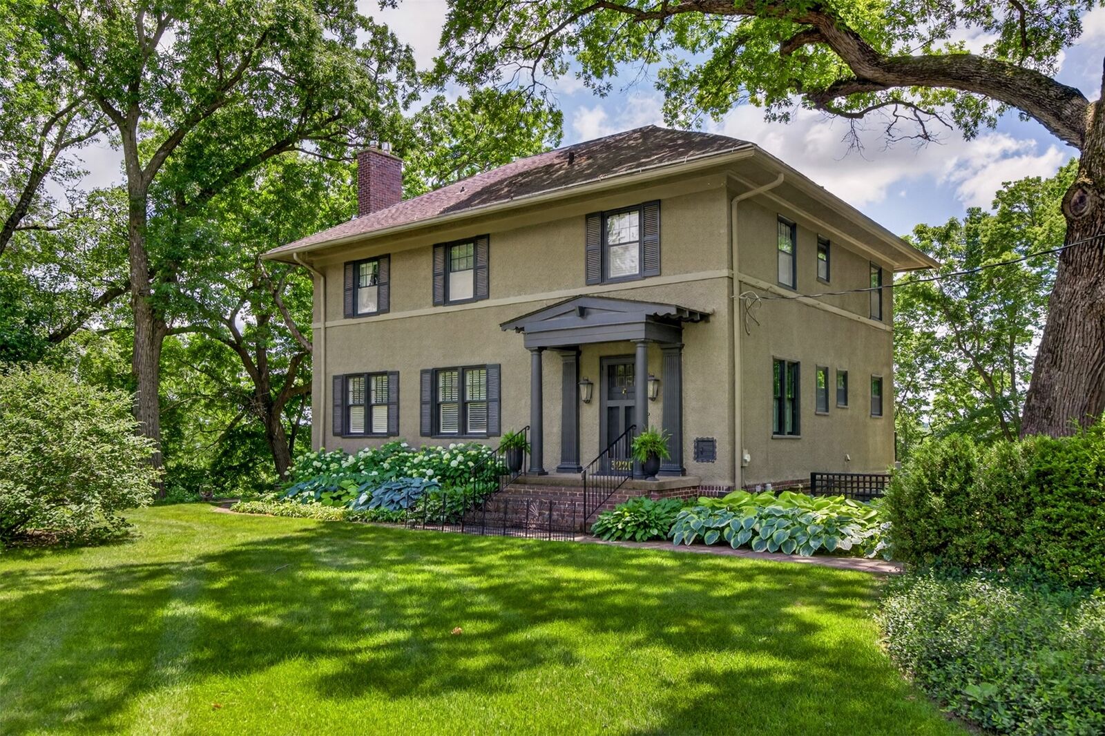 Property Photo: 3220 John Lynde Road IA 50312