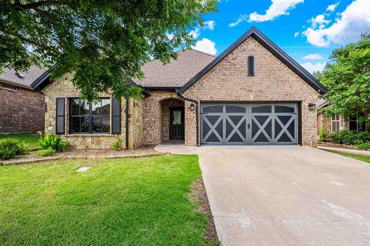 Property Photo: 3603 NE Cypress Ln OK 73507