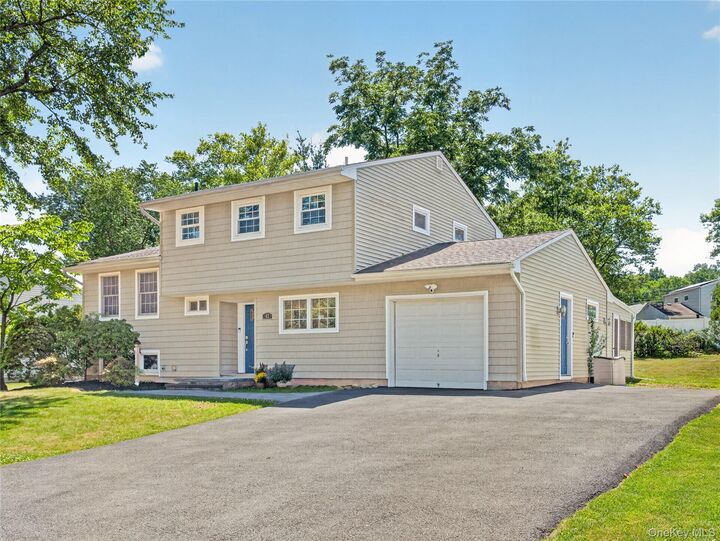 Property Photo:  42 Chestnut Oval  NY 10962 