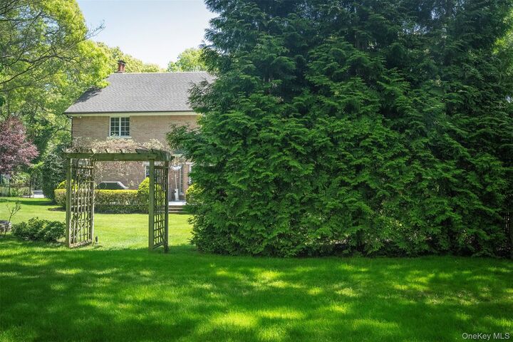 Property Photo:  20 Fordham Drive  NY 11946 