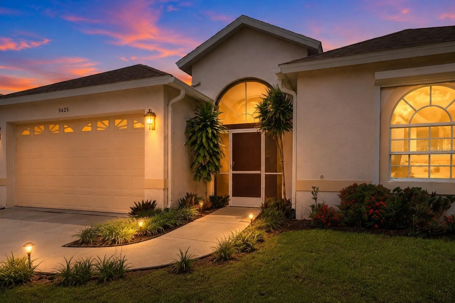 Property Photo:  5425 Matthew Court  FL 34231 