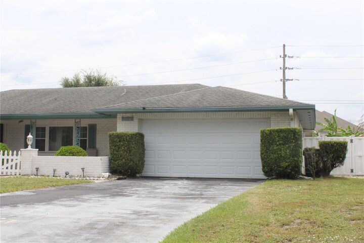 Property Photo:  2324 Haley Court  FL 34741 