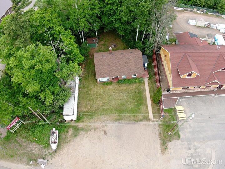 Property Photo: 798 E US 41 Highway MI 49866