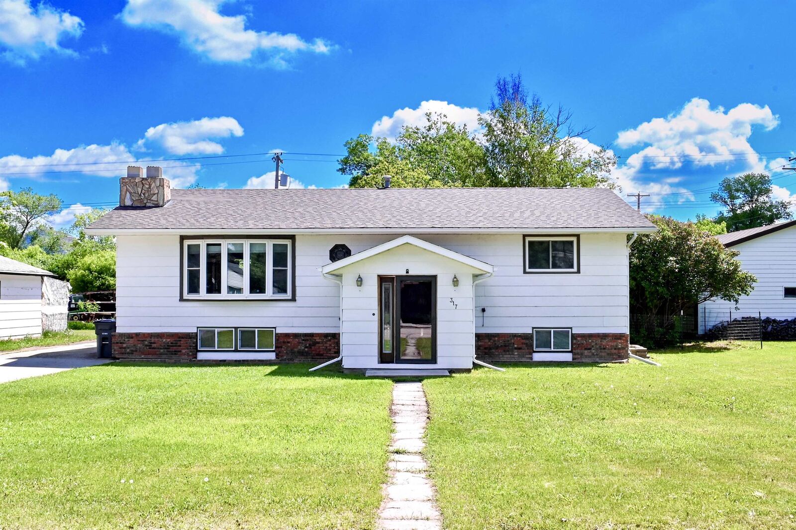 Property Photo: 317 2nd St SE ND 58784
