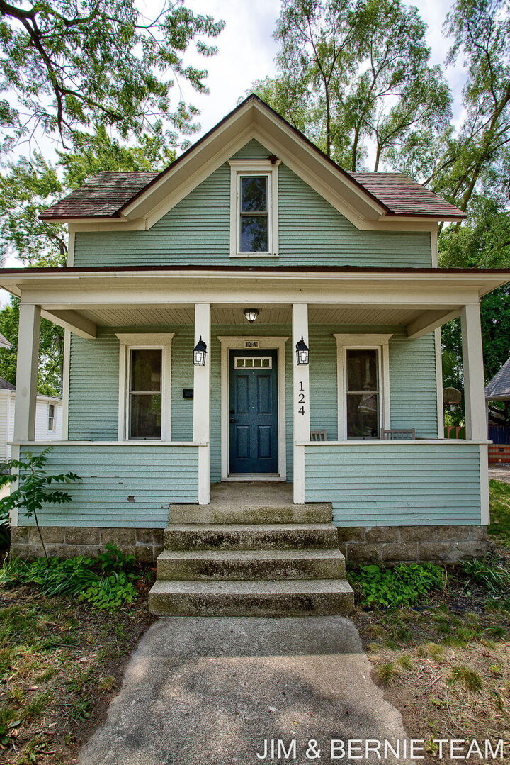 Property Photo: 124 E 17th Street MI 49423