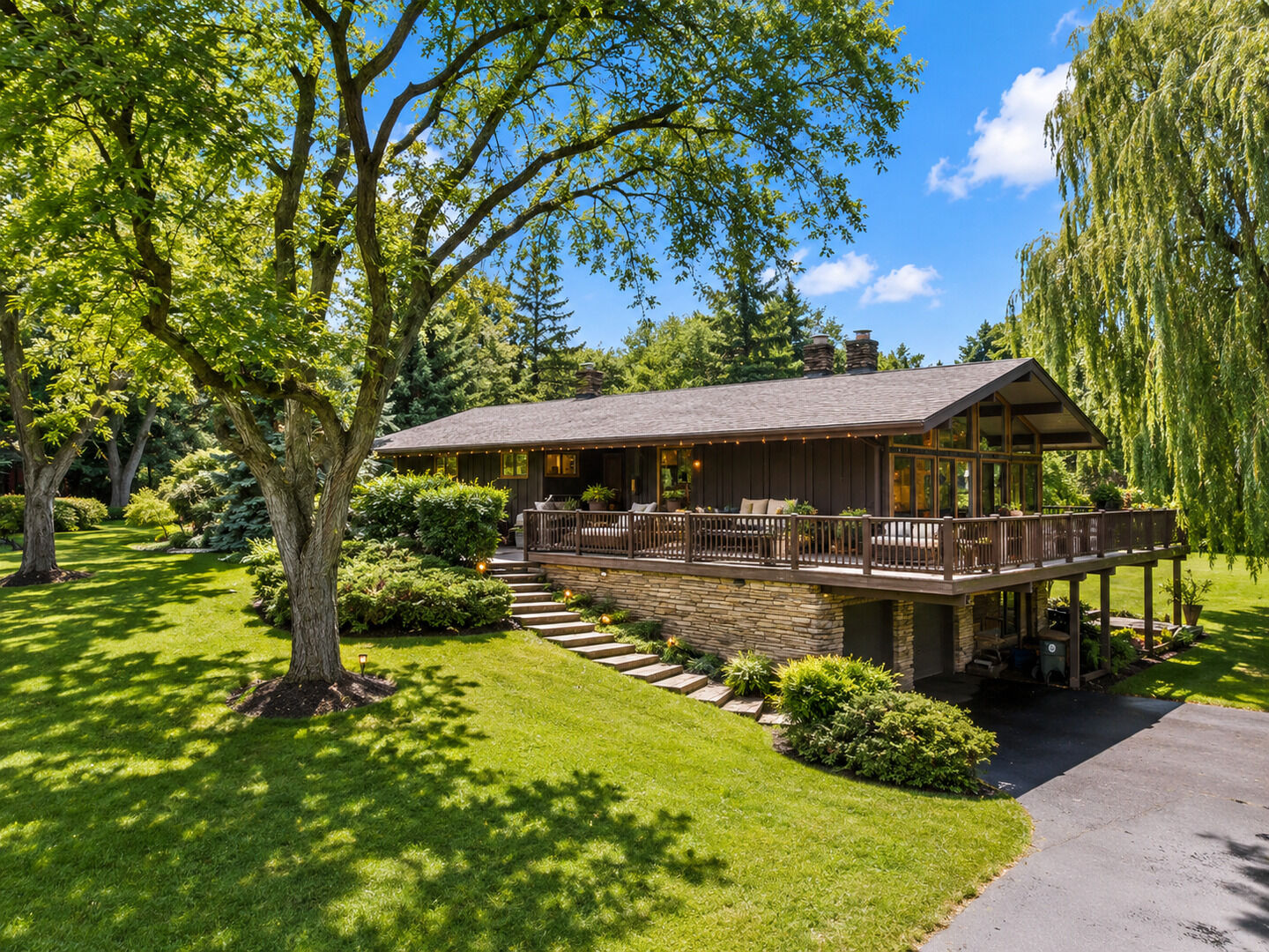 Property Photo:  2272 N Circle Drive  IL 60067 