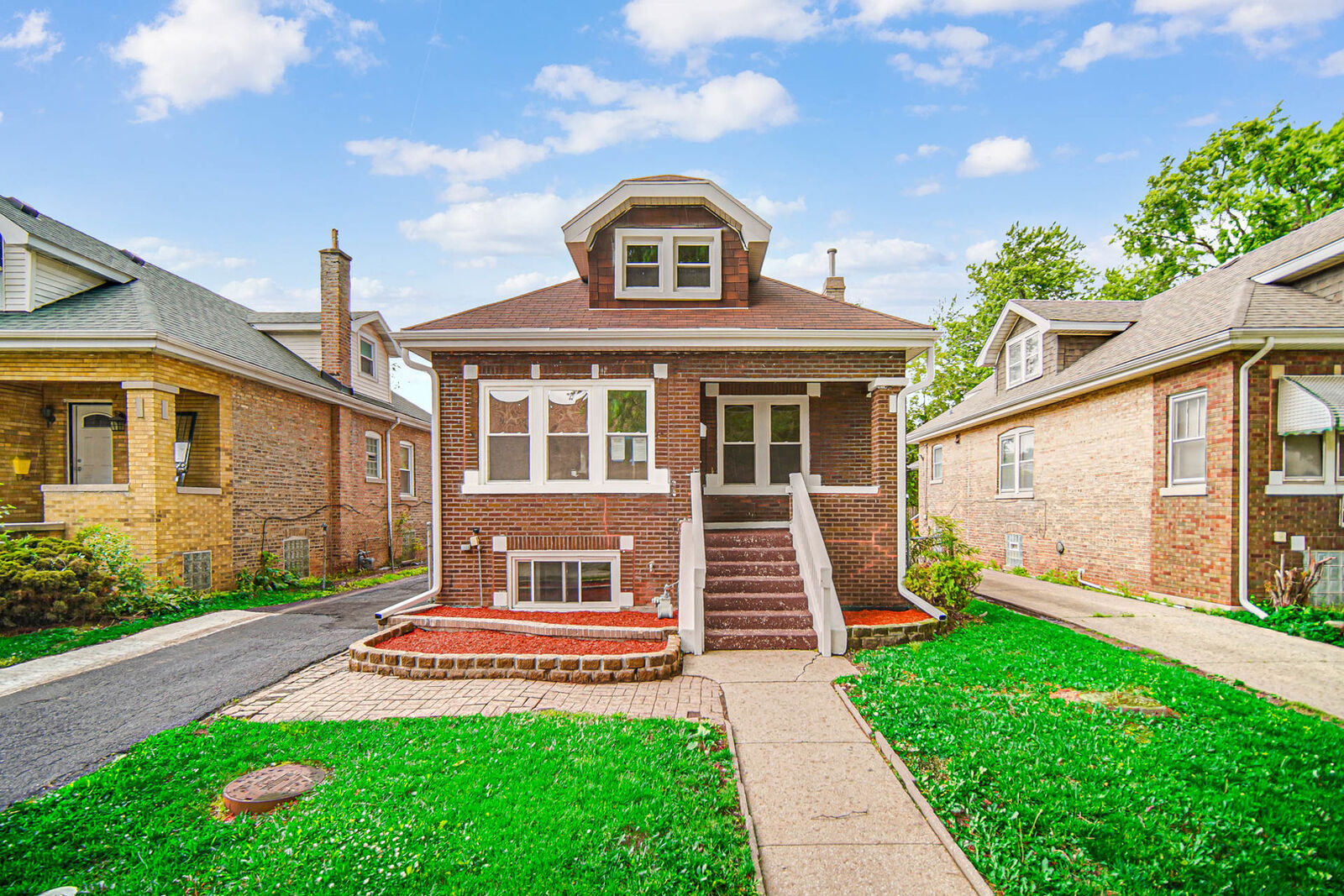 Property Photo:  1426 S 10th Avenue  IL 60153 