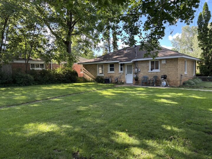 Property Photo:  649 E Rockland Road  IL 60048 