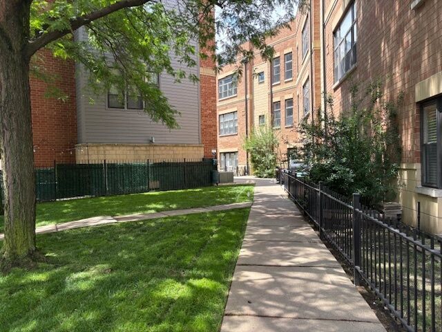 Property Photo: 2312 W Bloomingdale Avenue B IL 60647