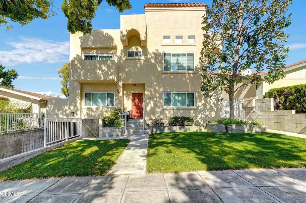 Property Photo: 719 E Tujunga Avenue C CA 91501