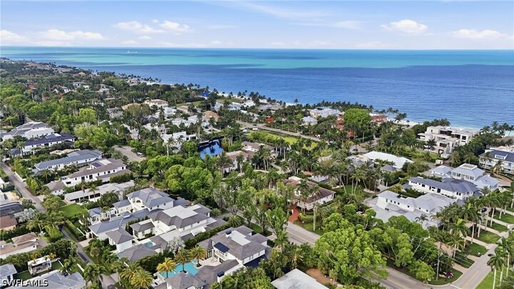 Property Photo: 160 16th Avenue S FL 34102