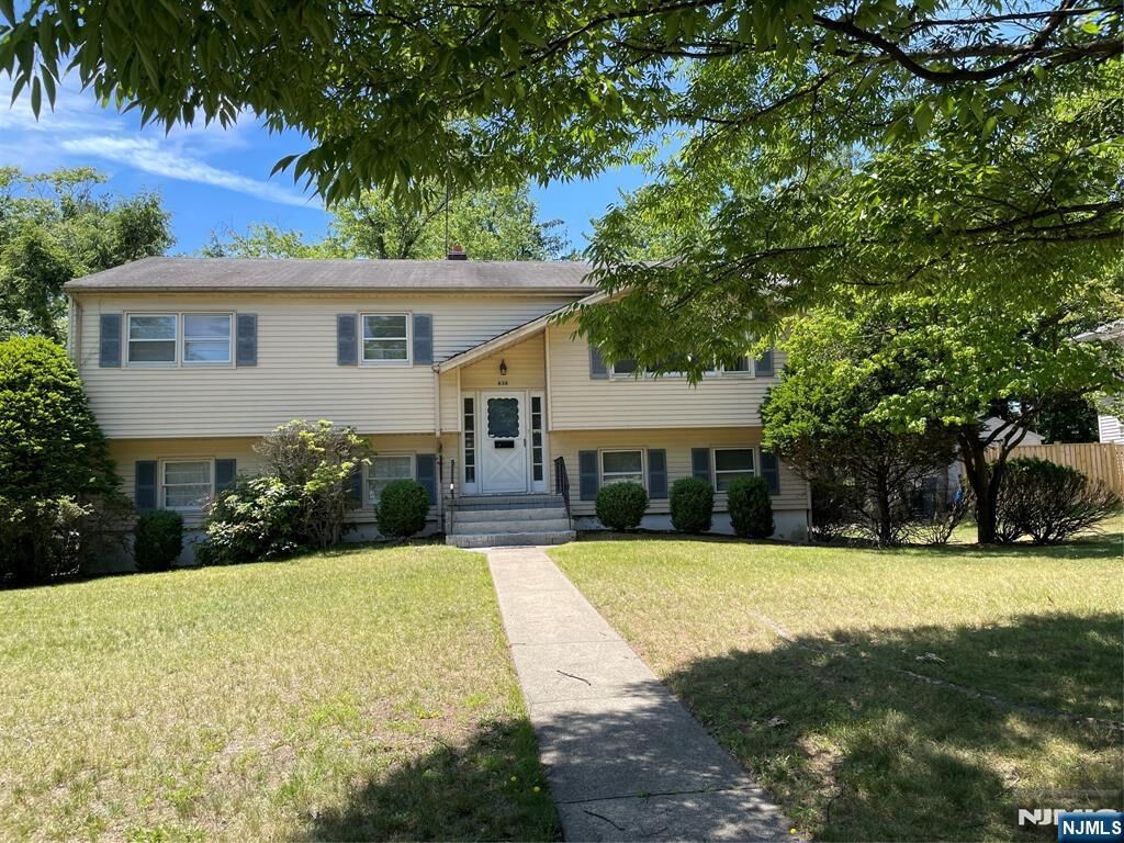 Property Photo: 636 Kingsbridge Lane NJ 07450