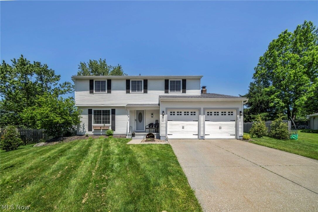 Property Photo:  817 Glencairn Lane  OH 44212 