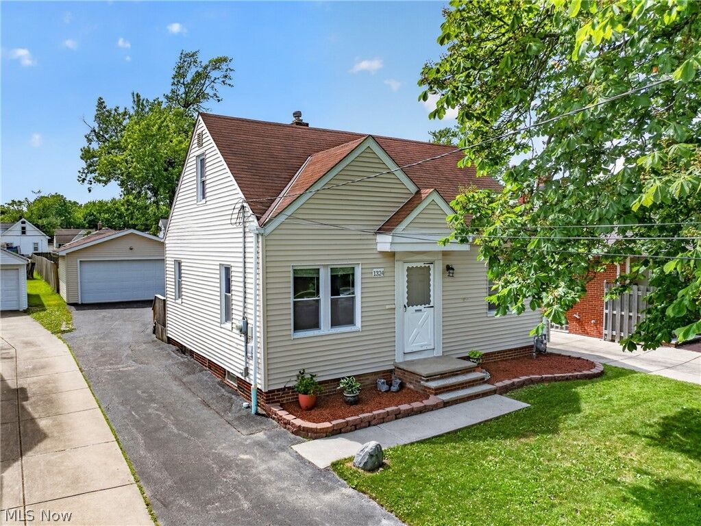 Property Photo: 1324 Elmwood Road OH 44124