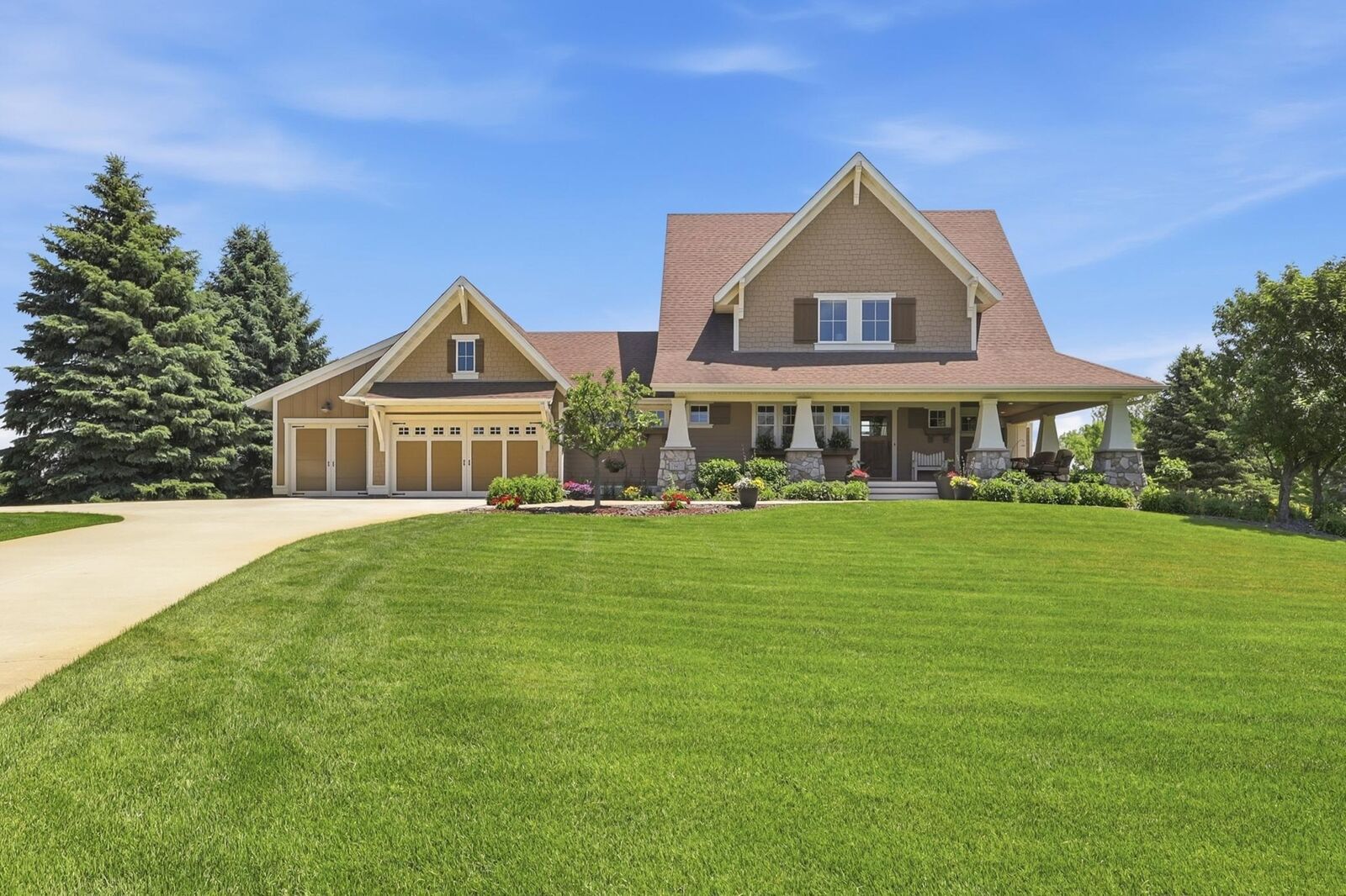 Property Photo: 19475 Oak Grove Avenue MN 55372