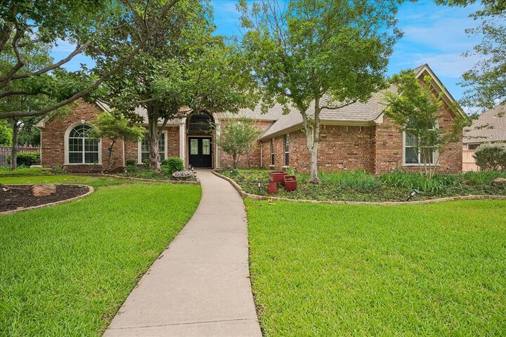Property Photo: 8308 Thistle Court TX 76182