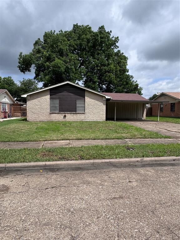 Property Photo: 3241 Santiago Drive TX 75150
