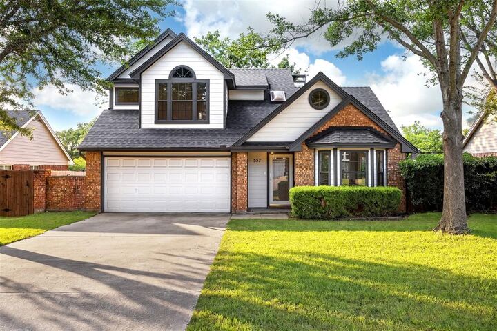 Property Photo: 557 Dove Creek Circle TX 76051