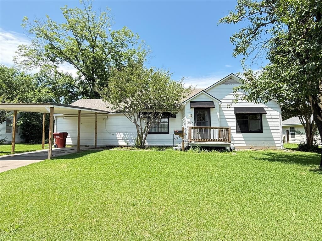 Property Photo:  619 E 12th Street  TX 75418 