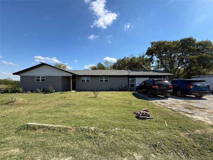 Property Photo:  102 N Cedar Street  TX 75423 
