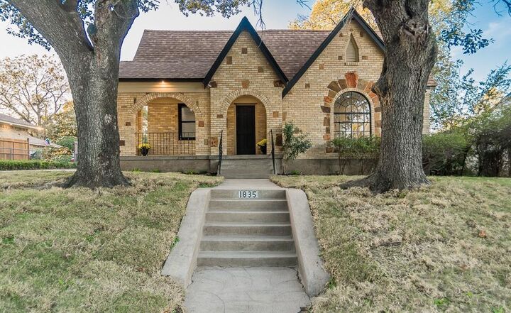 Property Photo: 1835 Cedar Crest Boulevard TX 75203