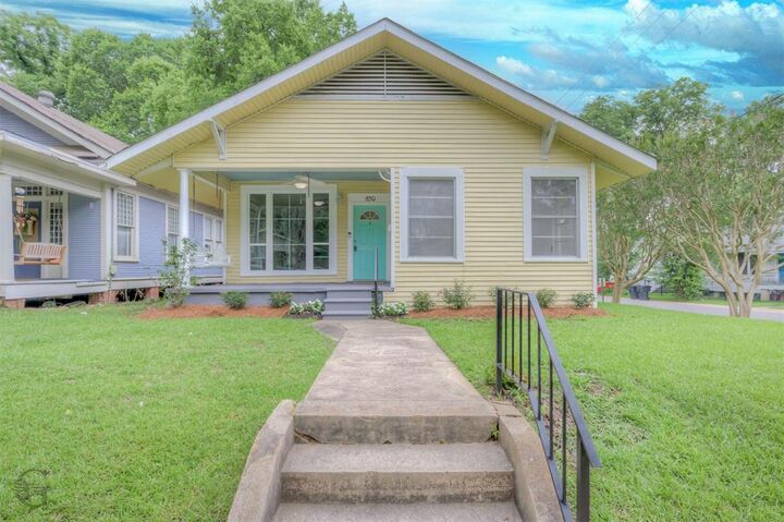 Property Photo:  859 Linden Street  LA 71104 