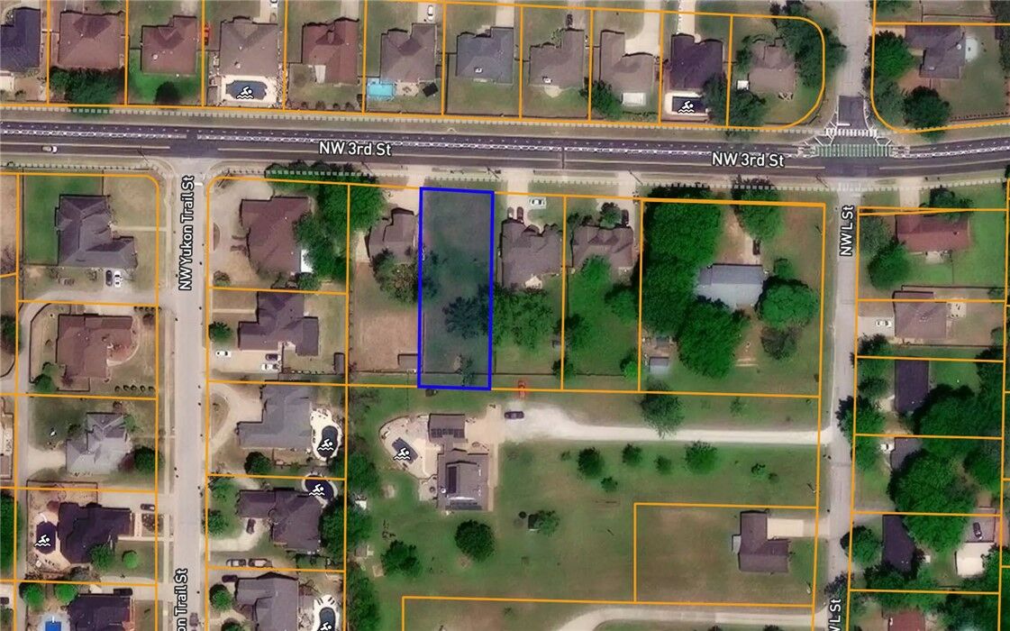 Property Photo: 1405 NW 3rd Street AR 72712