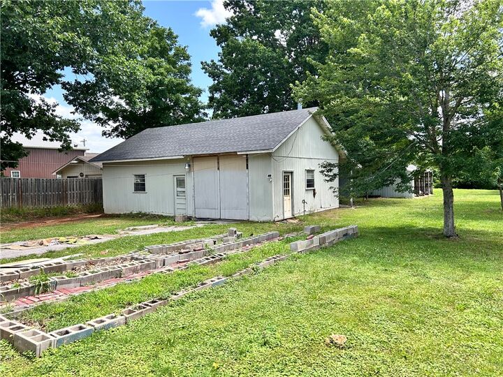 Property Photo: 2025 S Dixieland Road AR 72758