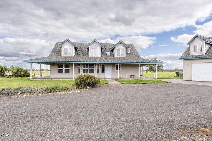 Property Photo: 24585 Dodds Road OR 97701