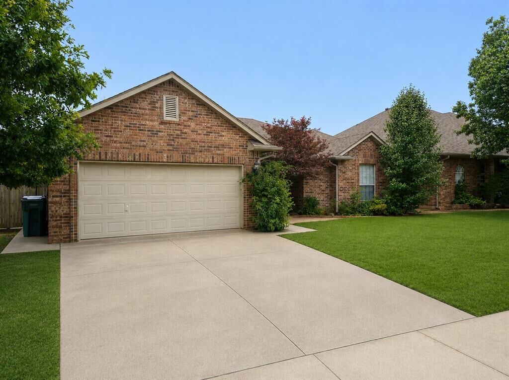 Property Photo: 1308 SW 131st Terrace OK 73170