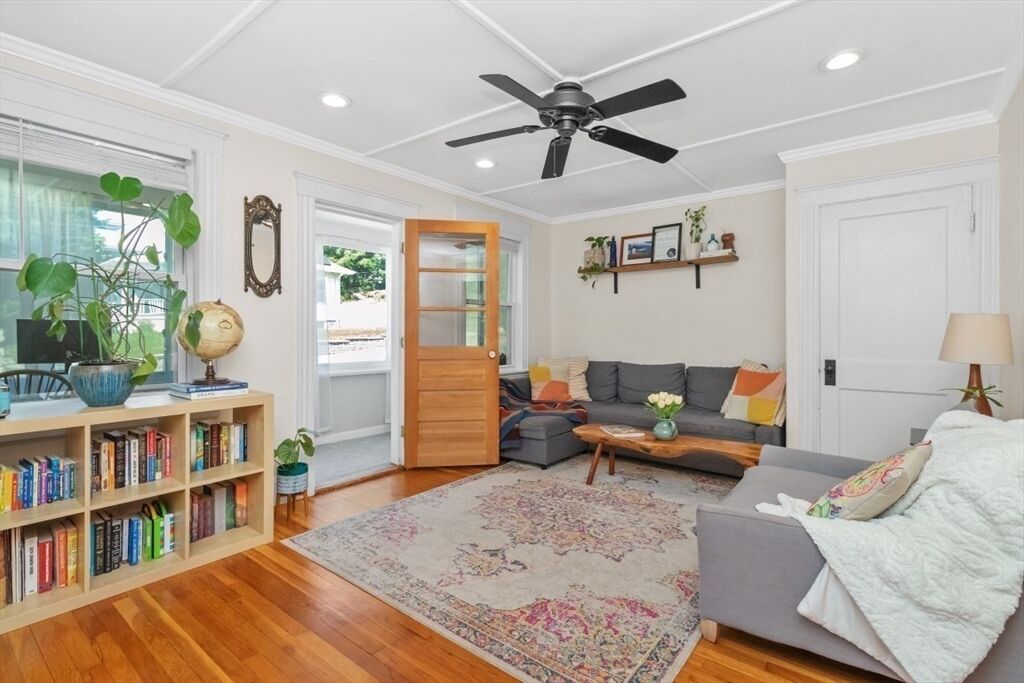 Property Photo:  107 Lexington St 1  MA 02472 