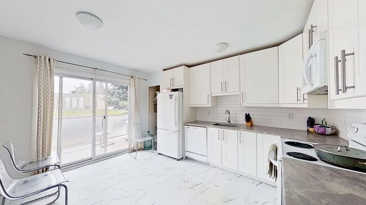 Property Photo: 1305 Glenmore Trail 101 AB T2V 4Y8
