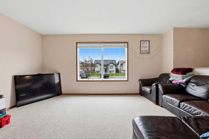 Property Photo: 5812 70 Avenue Close AB T4T 1V8