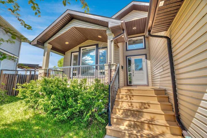 Property Photo: 188 Aspen Creek Crescent AB T1P 0A7