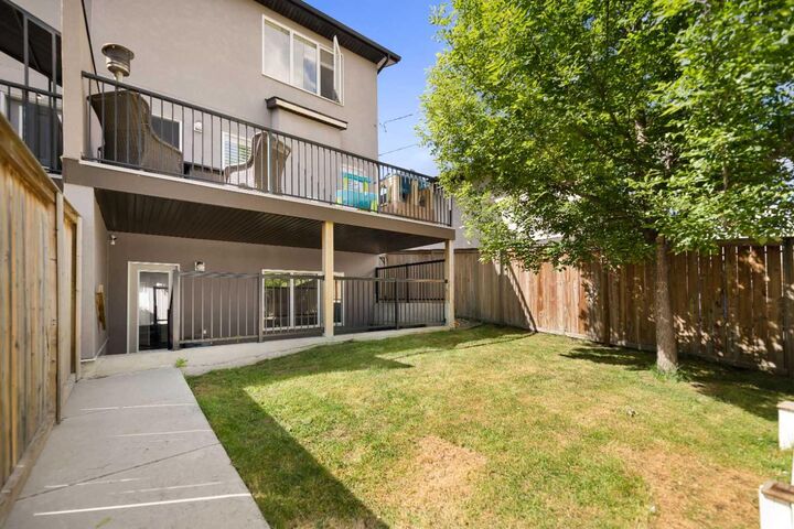 Property Photo: 124 25 Avenue NE AB T2X 1X8