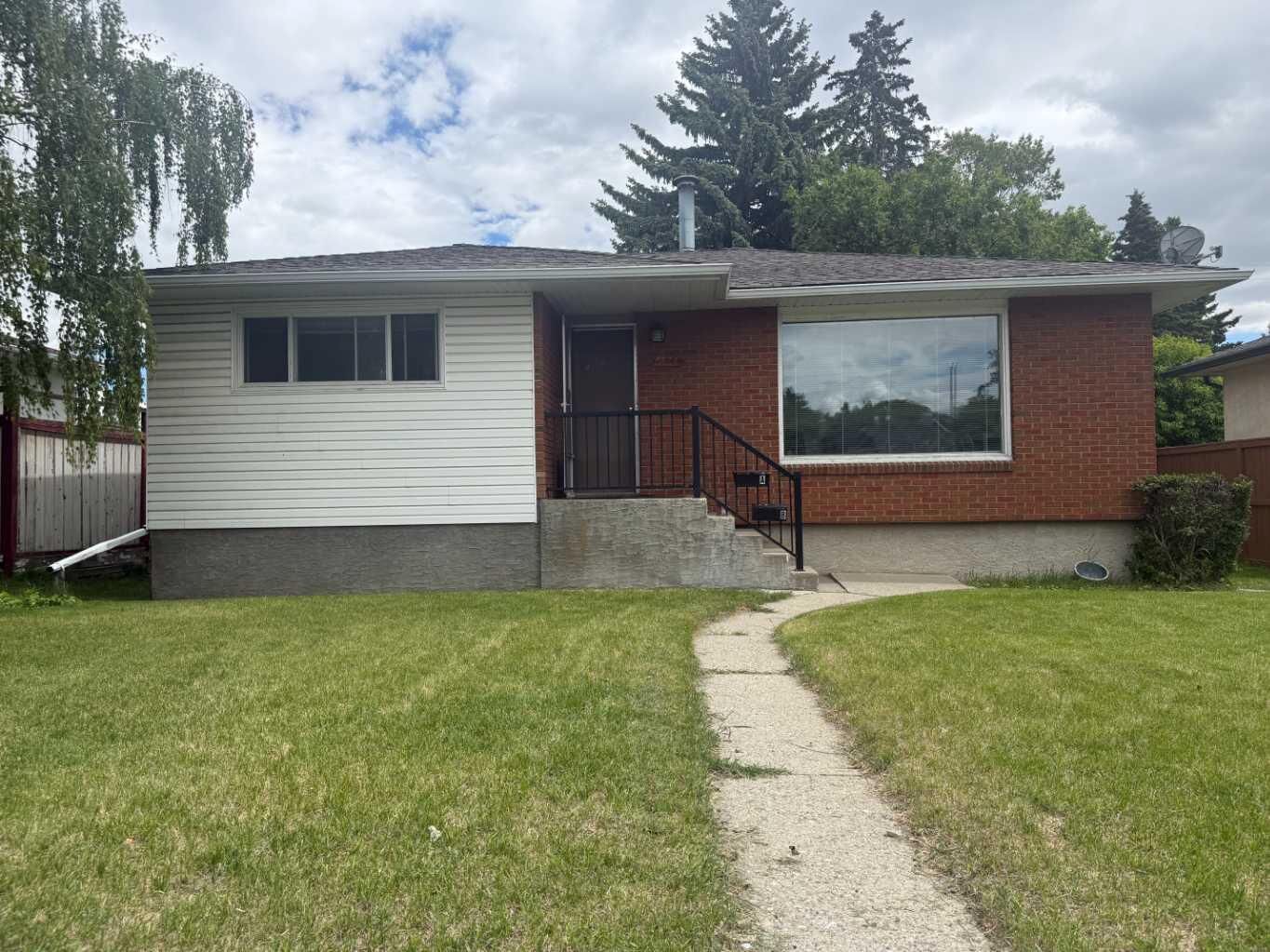 Property Photo: 2848 24 Street NW AB T2M 3Z3