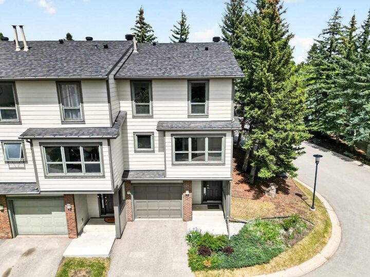 Property Photo: 185 Woodridge Drive SW 1 AB T2W 3X7