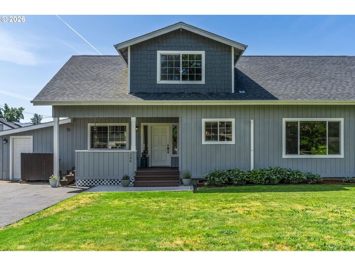 Property Photo:  286 N 6th St  OR 97426 
