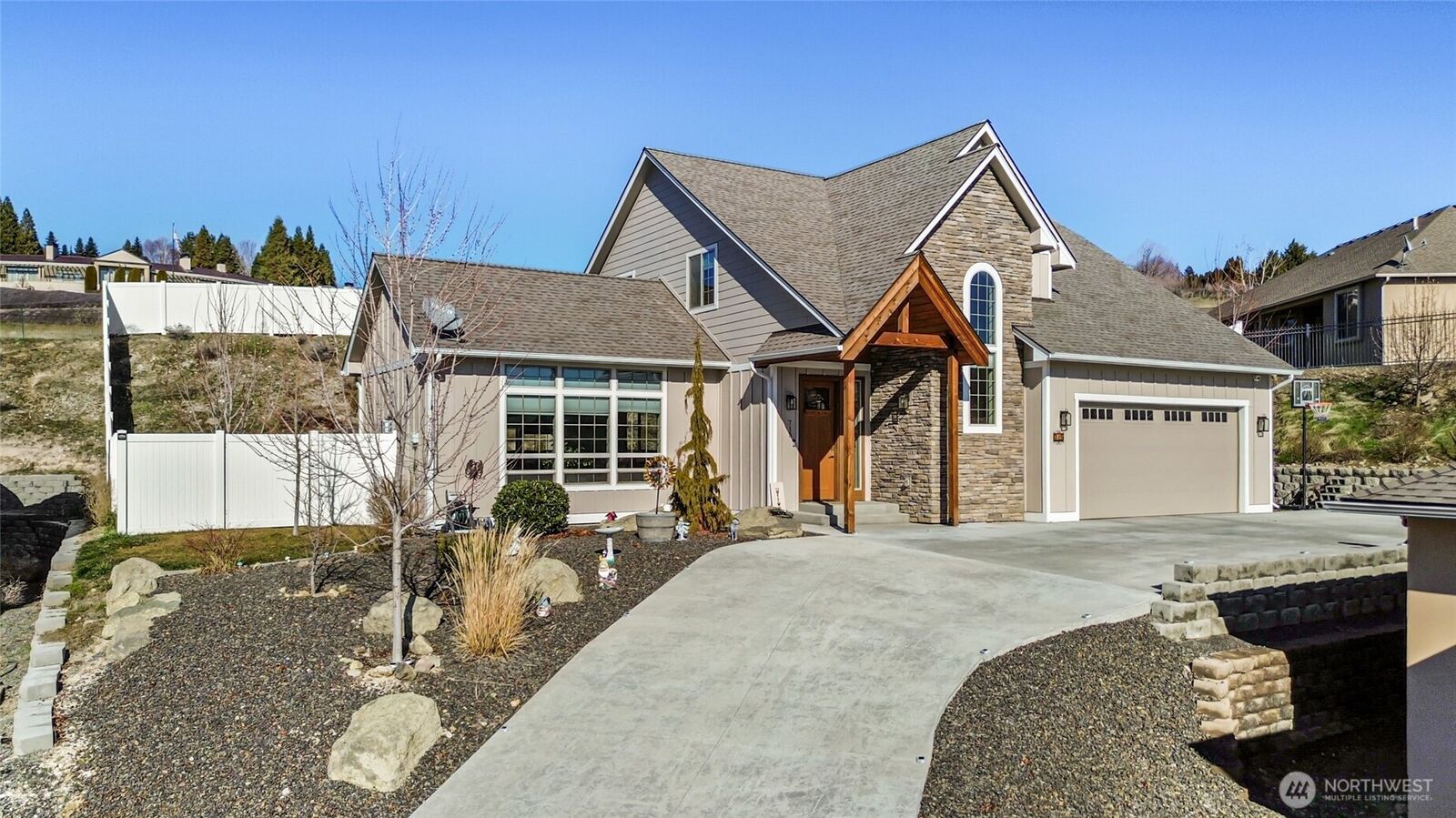 Property Photo: 715 N 74th Avenue WA 98908