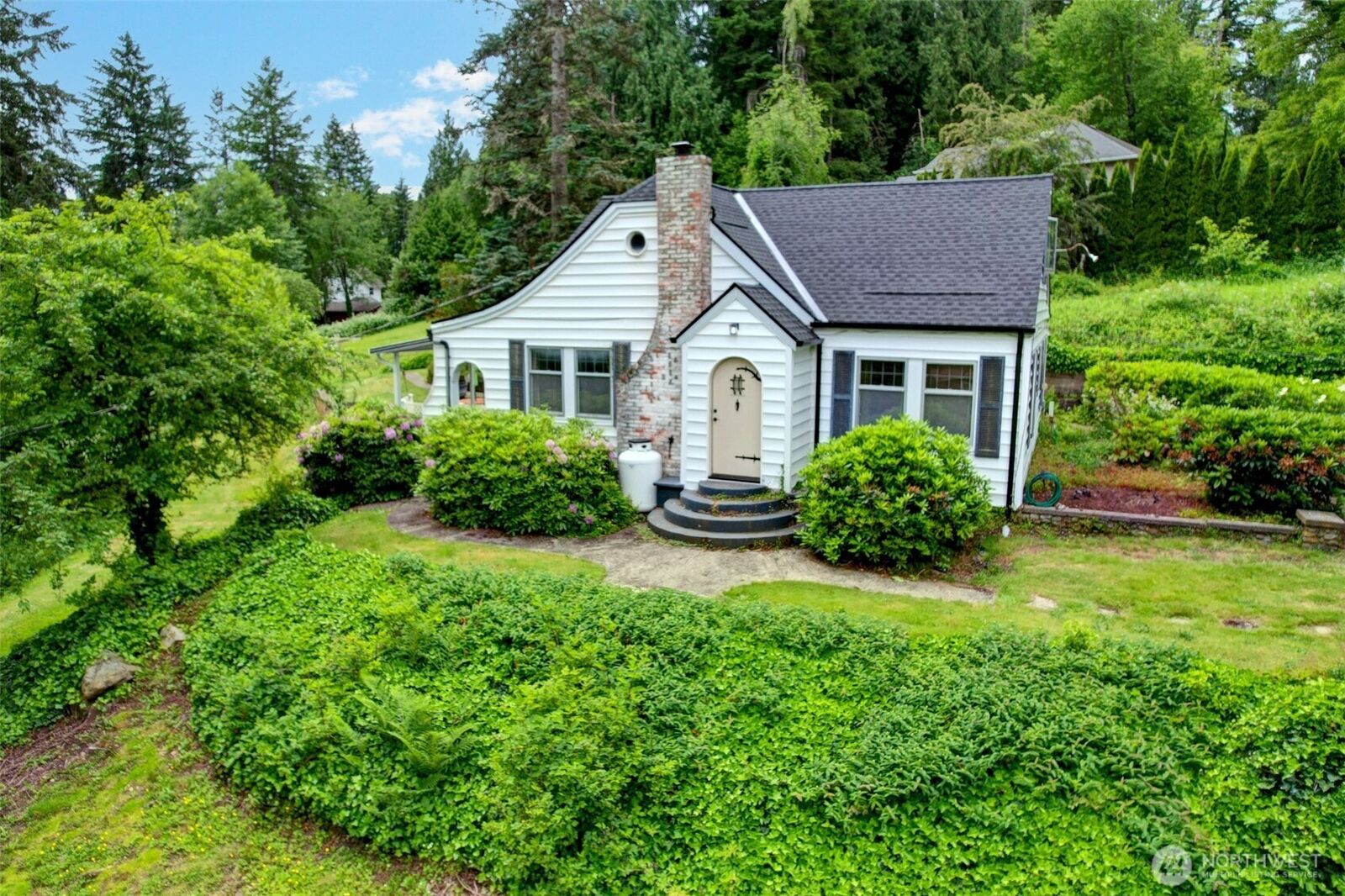 Property Photo:  7208  83rd Avenue SE  WA 98290 