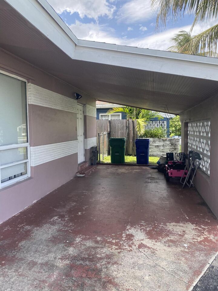 Property Photo:  2250 Gulfstream Drive  FL 33023 