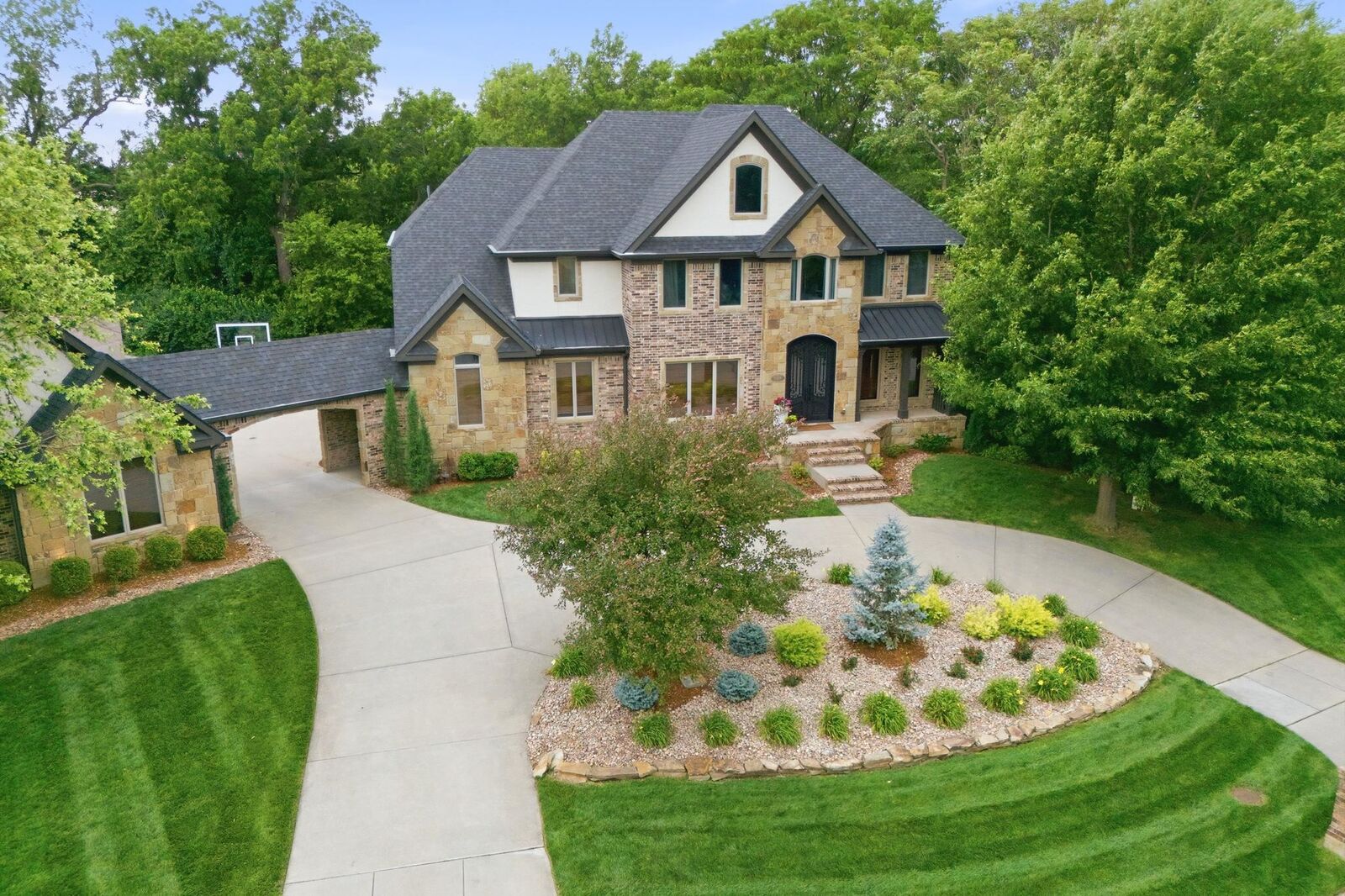 Property Photo: 9509 W Moss Rose KS 67101