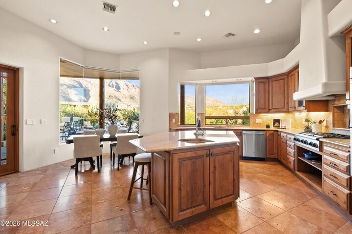 Property Photo: 7308 N Mystic Canyon Drive AZ 85718