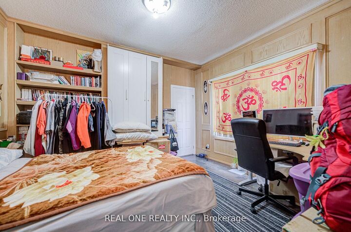 Property Photo: 261 McKee Avenue ON M2N 4E2
