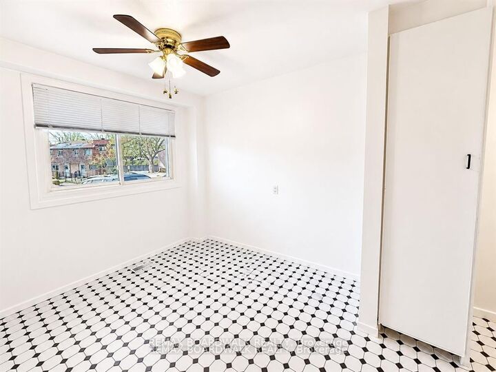 Property Photo: 53J Sumac Street ON K1J 7T7