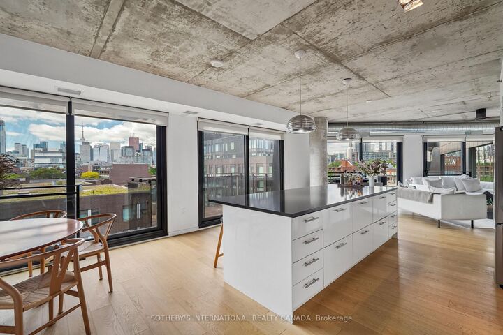 Property Photo: 47 Lower River Street Ph39 ON M5A 0G1