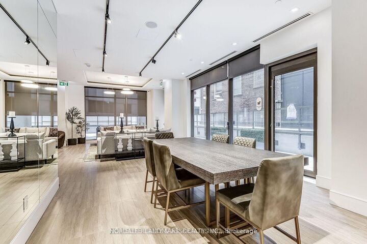 Property Photo: 8 Widmer Street 1512 ON M5V 0W6