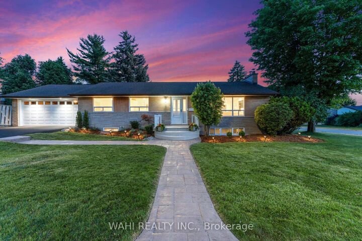 Property Photo: 39 Nanwood Drive ON L6W 1L7