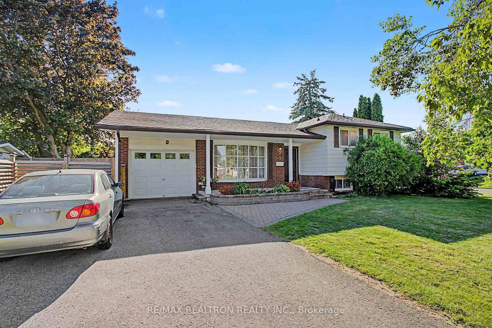 Property Photo: 6 Turnbull Road ON L1S 2X1