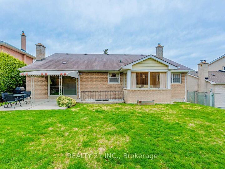 Property Photo:  24 Beveridge Drive  ON M3A 1N9 
